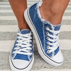 Low-Top Sneakers-Front Laces/Round Toes